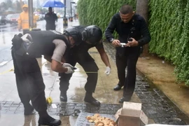 Cảnh sát rà phá bom Indonesia. (Nguồn: AFP/TTXVN)