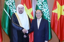 Chủ tịch Quốc hội Nguyễn Sinh Hùng đón và hội đàm với Chủ tịch Quốc hội Vương quốc Saudi Arabia Abdullah Bin Mohammed Bin Ibrahim Al-Sheikh. (Ảnh: Nhan Sáng/TTXVN)