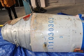 Một bộ phận hình thoi được tìm thấy trên biển ngoài khơi đảo Jeju của Hàn Quốc sau vụ phóng tên lửa của Triều Tiên. (Nguồn: AFP/TTXVN)