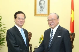 Thủ tướng Nguyễn Tấn Dũng tiếp ông Tsutomu Takebe, Cố vấn đặc biệt Liên minh Nghị sỹ Hữu nghị Nhật-Việt sang thăm và làm việc tại Việt Nam. (Ảnh: Thống Nhất/TTXVN)
