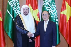 Chủ tịch Quốc hội Nguyễn Sinh Hùng đón và hội đàm với Chủ tịch Quốc hội Vương quốc Saudi Arabia, Ngài Abdullah Bin Mohammed Bin Ibrahim Al-Sheikh. (Ảnh: Nhan Sáng/TTXVN)