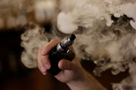 Anh cấm quảng cáo thuốc lá điện tử trên các trang mạng xã hội. Ảnh minh họa. (Nguồn: Reuters)