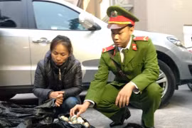 Đối tượng cùng tang vật (Ảnh: Sơn Bách/Vietnam+