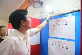 Kiểm tra các khâu cho ngày bầu cử tại quận Tây Hồ (Ảnh: Minh Sơn/Vietnam+) 