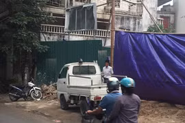 Cảnh sát đã có mặt, phong tỏa hiện trường vụ sập giàn giáo (Ảnh: PV/Vietnam+) 