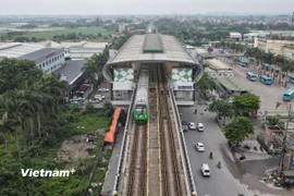 Tuyến đường sắt đô thị Cát Linh-Hà Đông đang thu hút được một lượng lớn hành khách đi lại. (Ảnh: Việt Hùng/Vietnam+)