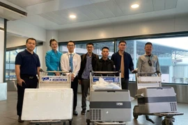 Chuyến bay mang số hiệu VN214 của Vietnam Airlines hành trình từ Thành phố Hồ Chí Minh đi Hà Nội vận chuyển mô tạng để ghép cho bệnh nhân. (Ảnh: PV/Vietnam+)