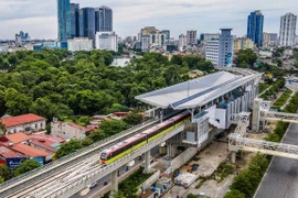 Đoàn tàu dự án đường sắt đô thị Nhổn-Ga Hà Nội được vận hành, khai thác thương mại. (Ảnh: PV/Vietnam+)