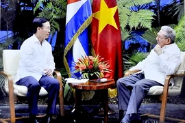 Trưởng ban Tuyên giáo Trung ương Võ Văn Thưởng hội kiến với ông Raúl Castro Ruz, Bí thư thứ Nhất Đảng Cộng sản Cuba, Chủ tịch Hội đồng Nhà nước và Hội đồng Bộ trưởng Cuba. (Ảnh: Lê Hà/TTXVN)