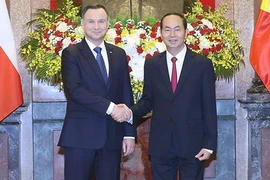Chủ tịch nước Trần Đại Quang đón tiếp Tổng thống Andrzej Duda. (Ảnh: Nhan Sáng/TTXVN)