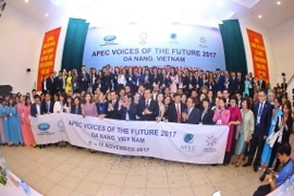 Đại biểu chụp ảnh chung tại Diễn đàn Tiếng nói Tương lai APEC 2017 (VOF). (Nguồn: TTXVN)