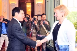 Phó Thủ tướng, Bộ trưởng Ngoại giao Phạm Bình Minh đón Bộ trưởng Ngoại giao Thụy Điển Margot Wallstrom. (Ảnh: Nguyễn Khang/TTXVN)
