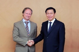 Phó Thủ tướng Vương Đình Huệ tiếp ông Bruno Angelet, Đại sứ, Trưởng phái đoàn EU tại Việt Nam. (Ảnh: An Đăng/TTXVN)