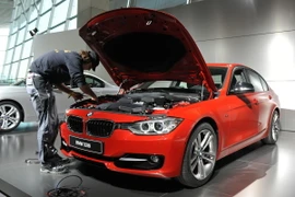 Xe BMW 328i được trưng bày tại Munich, Đức. (Nguồn: AFP/TTXVN)