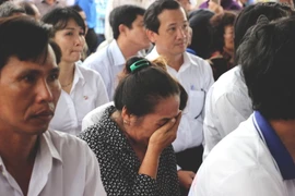 Không khí xúc động tại lễ tưởng niệm. (Ảnh: Huỳnh Thế Anh/TTXVN)