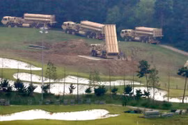 Hệ thống phòng thủ tên lửa tầm cao giai đoạn cuối (THAAD) của Mỹ triển khai tại Hàn Quốc. (Nguồn: AFP/TTXVN)