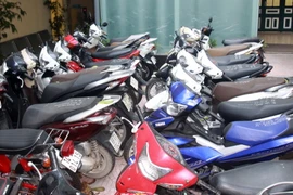 Những chiếc xe máy là tang vật vụ án tại cơ quan công an. (Ảnh: Doãn Tấn/TTXVN)