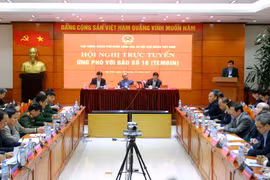 Thủ tướng Nguyễn Xuân Phúc chủ trì Hội nghị trực tuyến ứng phó với bão số 16 ( bãoTembin). (Ảnh: An Đăng/TTXVN)