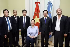 Phó Tổng thống Argentina, kiêm Chủ tịch Thượng viện Gabriela Michetti tiếp Đoàn đại biểu Đảng Cộng sản Việt Nam. (Ảnh: Diệu Hương/TTXVN)
