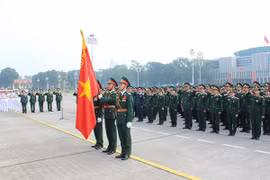 Đoàn đại biểu dự Đại hội đại biểu Đoàn Thanh niên Cộng sản Hồ Chí Minh Quân đội lần thứ IX báo công dâng Bác tại Lăng Chủ tịch Hồ Chí Minh sáng 8/11. (Nguồn: mod.gov.vn)