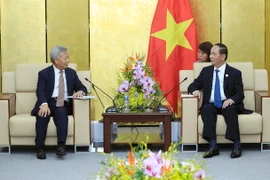 Chủ tịch nước Trần Đại Quang tiếp Chủ tịch Ngân hàng Đầu tư Cơ sở hạ tầng châu Á (AIIB) Kim Lập Quần. (Nguồn: TTXVN)