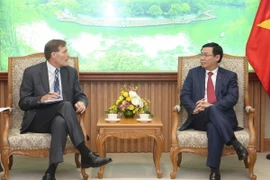 Phó Thủ tướng Vương Đình Huệ tiếp ông Michael Greene, Giám đốc Quốc gia Cơ quan Phát triển Quốc tế Hoa Kỳ (USAID). (Ảnh: Doãn Tấn/TTXVN)