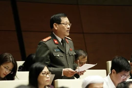 Đại biểu Quốc hội tỉnh Nghệ An Nguyễn Hữu Cầu phát biểu ý kiến. (Ảnh: Văn Điệp/TTXVN)