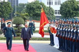 Hình ảnh Thủ tướng thăm quân chủng Phòng không-Không quân