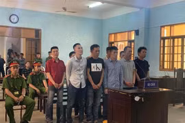 Các bị cáo tại tòa. (Ảnh: Hồng Điệp/TTXVN)