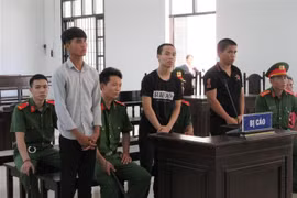 Các bị cáo tại phiên xét xử. (Ảnh: Nguyễn Thành/TTXVN)