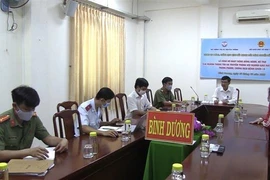 Buổi làm việc giữa lực lượng chức năng tỉnh Bình Dương với với bà Ngô Thị Thúy Kiều. (Ảnh: Nguyễn Văn Việt/TTXVN)