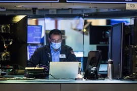 Giao dịch viên tại Sàn giao dịch chứng khoán New York, Mỹ. (Ảnh: THX/TTXVN)