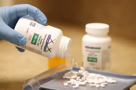 Thuốc Hydroxychloroquine được giới thiệu tại công ty dược phẩm Rock Canyon ở Provo, Utah, Mỹ, ngày 20/5. (Ảnh: AFP/TTXVN)