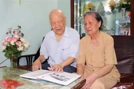 Ông Nguyễn Văn Luyện và bà Lê Thị Mận từng vinh dự phục vụ Chủ tịch Hồ Chí Minh. (Ảnh: Minh Thu/TTXVN)