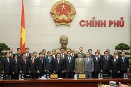 Thủ tướng Nguyễn Tấn Dũng và các đại biểu tại Lễ ra mắt Ủy ban Quốc gia APEC 2017. (Ảnh: Doãn Tấn/TTXVN)