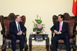 Thủ tướng Nguyễn Tấn Dũng tiếp Đại sứ Hungary tại Việt Nam Csaba Ory. (Ảnh: Đức Tám/TTXVN)