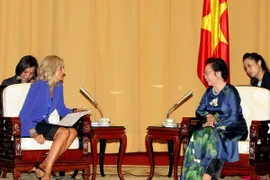Phó Chủ tịch nước Nguyễn Thị Doan tiếp bà Jill Biden. (Ảnh: Phạm Kiên/TTXVN)