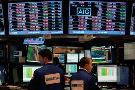 Giao dịch viên tại sàn giao dịch chứng khoán New York. (Nguồn: AFP/TTXVN)