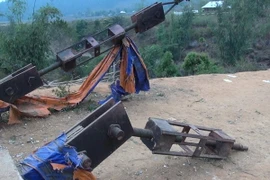 Ắcneo tăngđơ cầu treo Chu Va 6 bị gãy do không đúng thiết kế. (Ảnh: Công Hải-Quang Duy/TTXVN)
