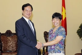 Thủ tướng Nguyễn Tấn Dũng tiếp giáo sư Lưu Lệ Hằng. (Ảnh: Đức Tám/TTXVN)