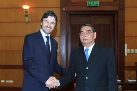 Thường trực Ban Bí thư Lê Hồng Anh tiếp ông Javier Vega Camamarrgo, Bí thư Trung ương phụ trách Đối ngoại Đảng Cách mạng Thể chế (PFI) Mexico. (Ảnh: An Đăng/TTXVN)