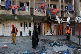 Hiện trường một vụ đánh bom liều chết tại quận Bayaa, phía Tây Baghdad. (Nguồn: AFP/TTXVN)
