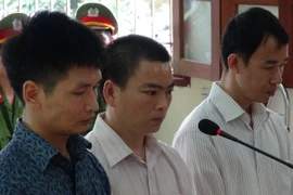 Ba bị cáo tại phiên tòa. (Ảnh: Nguyễn Công Hải/TTXVN)