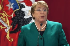 Tổng thống Chile Michelle Bachelet (phải) tại lễ tuyên thệ nhậm chức của Nội các mới ở thủ đô Santiago. (Nguồn: THX/TTXVN)