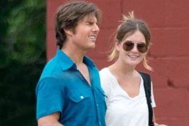 Tài tử Tom Cruise và nữ trợ lý 22 tuổi Emily Thomas. (Nguồn: huffingtonpost.co.uk)