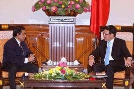 Phó Thủ tướng Phạm Bình Minh tiếp ngài Shahab Ullah. (Ảnh: Thống Nhất/TTXVN)