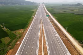 Bộ Giao thông Vận tải sẽ nỗ lực hoàn thành và đưa vào khai thác thông xe gần 250km nữa trong từ nay tới cuối năm 2023. (Ảnh: CTV/Vietnam+)