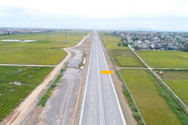 Dự án Cao tốc Bắc-Nam đoạn Nghi Sơn-Diễn Châu đã cơ bản hoàn thành và thông xe tạm thời từ ngày 1/9. (Ảnh: PV/Vietnam+) 