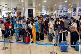 Cục Hàng không Việt Nam đã có quyết định cấm bay 9 tháng với khách hút thuốc lá trên máy bay, chây ì nộp phạt. (Ảnh: CTV/Vietnam+)