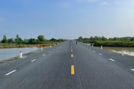 Dự án đầu tư xây dựng tuyến tránh Quốc lộ 1A đoạn qua thành phố Cà Mau (tỉnh Cà Mau) đã hoàn thành và được đưa vào khai thác từ ngày 10/12. (Ảnh: PV/Vietnam+)
